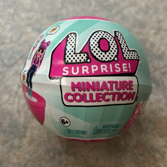 L.O.L Surprise! Miniature Collection Ball - Picture 2 of 2